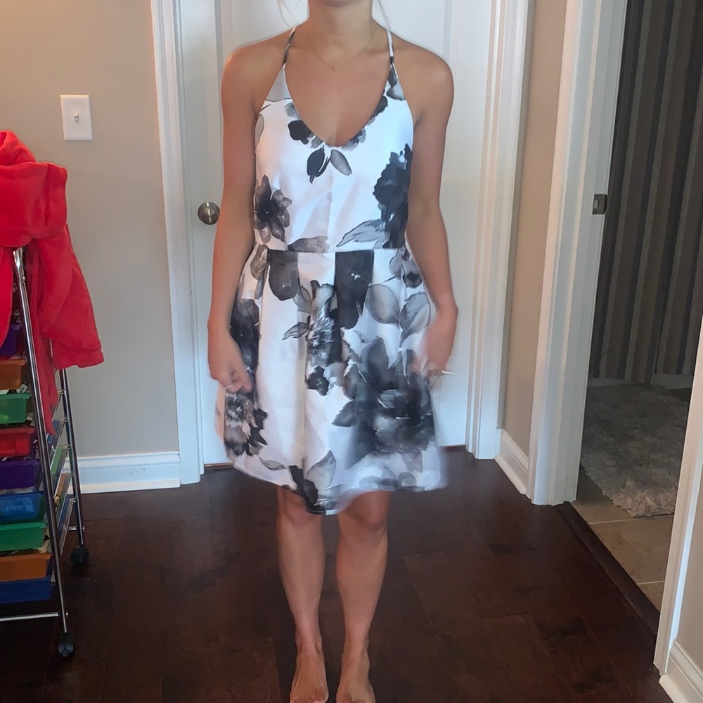 Super cute black and white floral short dress sz 5
